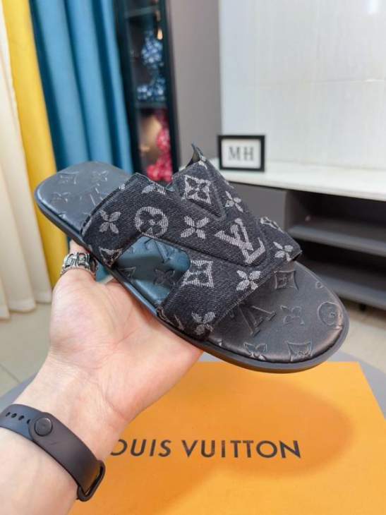 Picture of Louis Vuitton Slippers _SKULVsz38-44mnf04221341